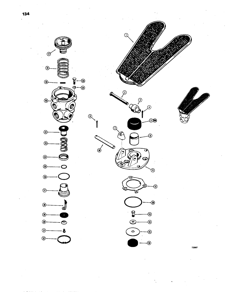 Схема запчастей Case W24B - (134) - BRAKE SYSTEM, TREADLE AND BRAKE VALVE, L43595 BRAKE TREADLE (07) - BRAKES