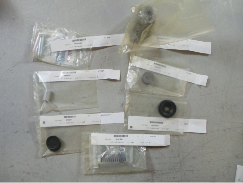 Схема запчастей Case IH 915 - (J-3) - KIT RH BRAKE CYLINDER Steering Mechanism